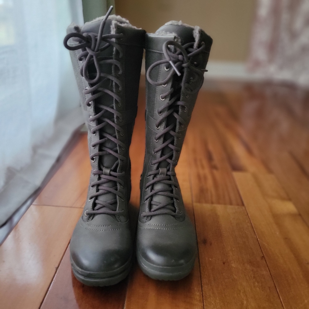 Women’s Ugg Elvia Waterproof Tall Lace up Charcoal Sheepskin Sherpa Boot Sz  6.5 - Picture 4 of 10